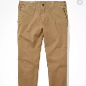 American Eagle men’s size 36/30 classic straight khaki pants